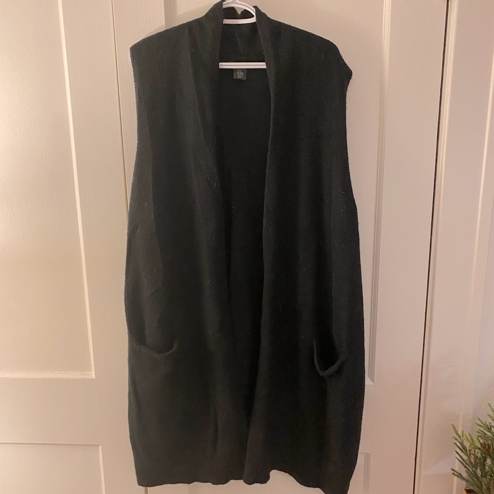 Tahari black knit sleeveless duster cardigan
